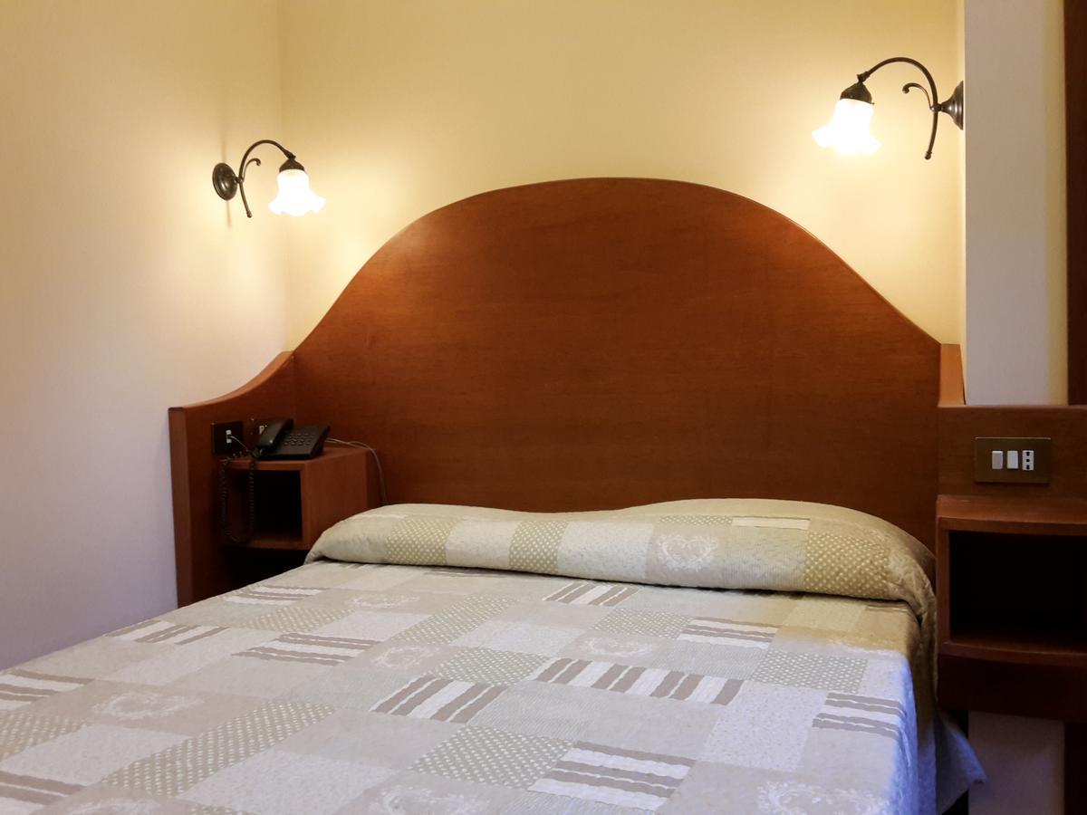 4 Coronati Roma Esterno foto