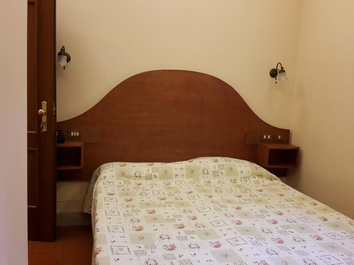 4 Coronati Roma Esterno foto